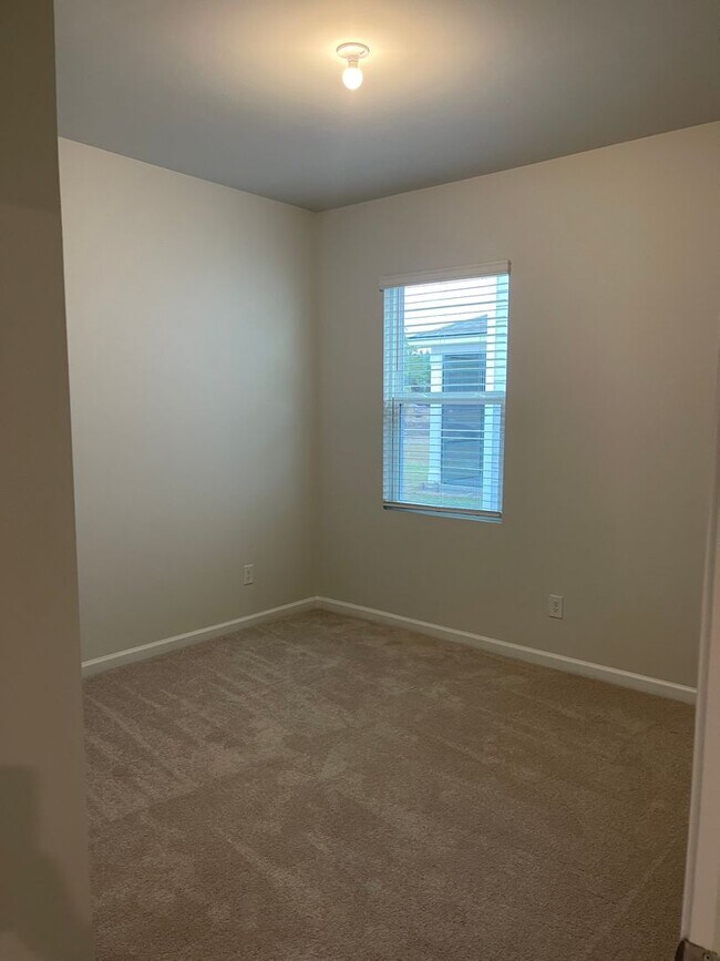 Building Photo - 4 bed 2 bath home in Heartwood!