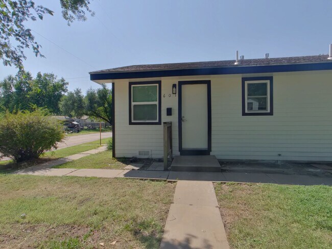Building Photo - 601 N Gordon St