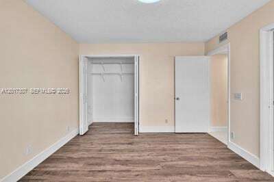 Building Photo - 1395 Cottonwood Cir