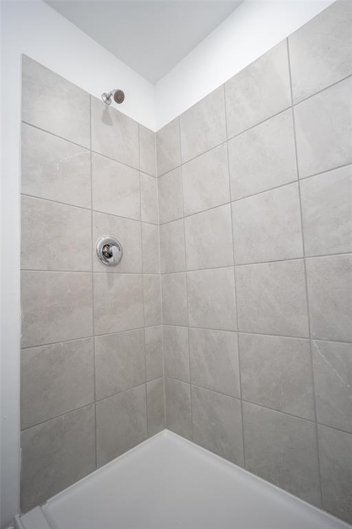 Building Photo - 2023 Delphine Dr