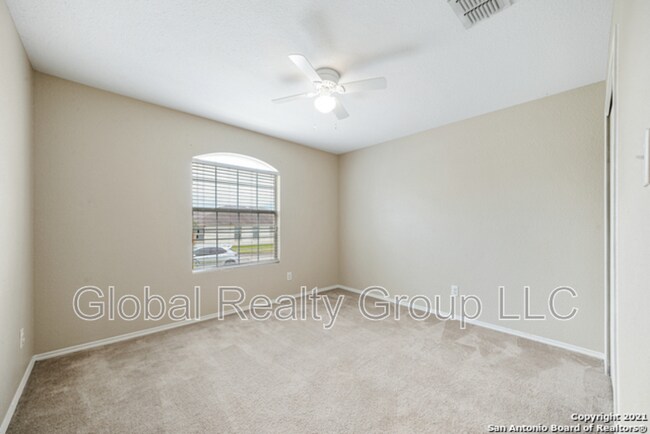 Building Photo - 129 Creek Run