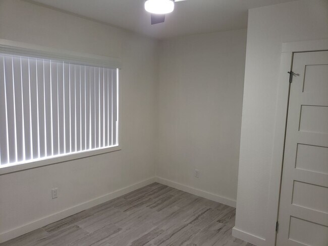 Building Photo - Newly Remodeled 1 Bedroom / Call or text O...