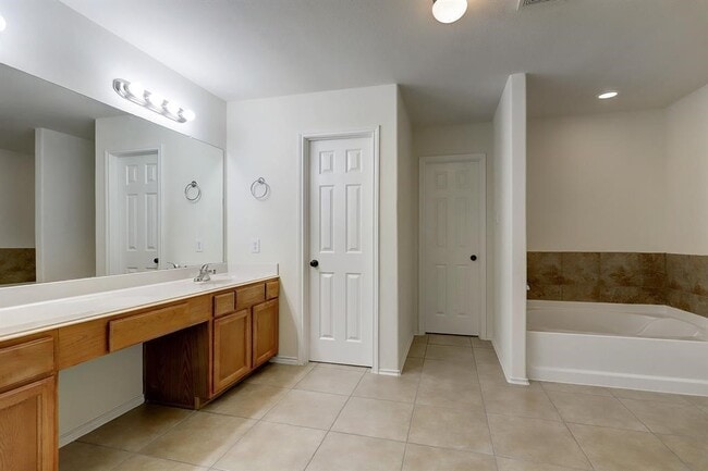 Building Photo - 4514 Evergreen Mdw Ct