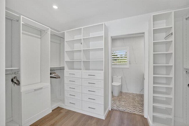 Building Photo - 2157 Coral Gardens Dr