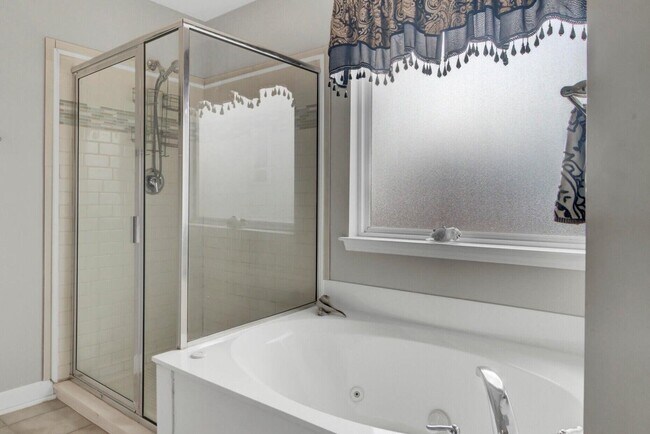 Building Photo - 1428 Bloomingdale Ln