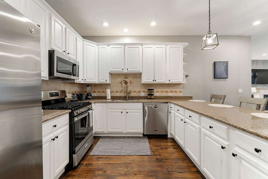 Building Photo - 1909 S Michigan Ave