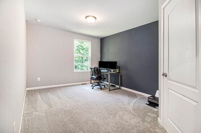 Building Photo - 2865 Dillon Dr