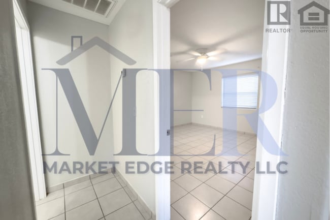 Building Photo - 1023