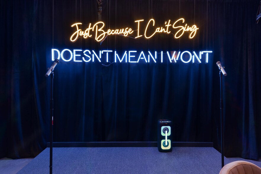 Building Photo - 930 Morrison St