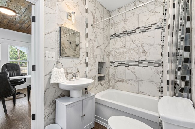 Building Photo - 1138 Fannin St