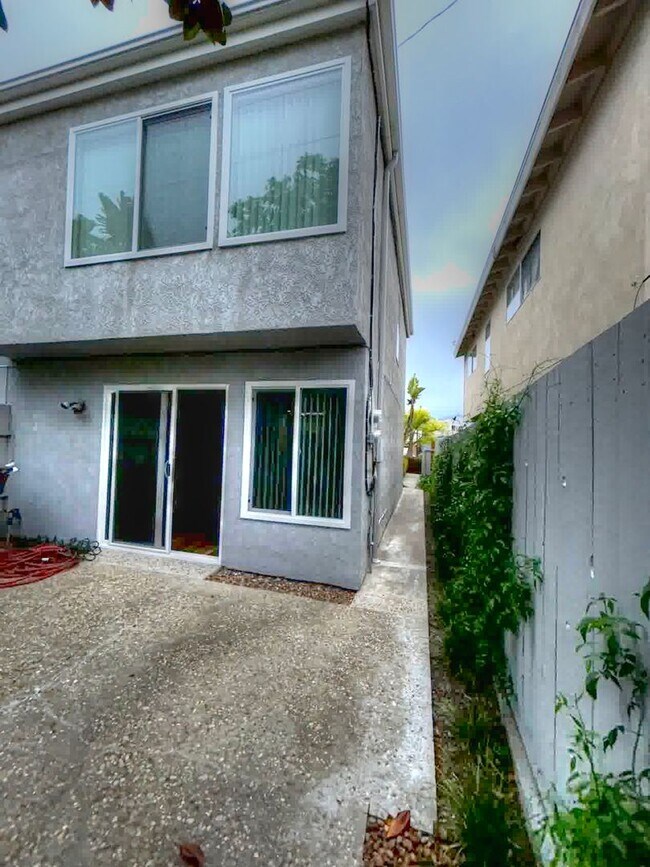 Building Photo - 33936 Alcazar Dr