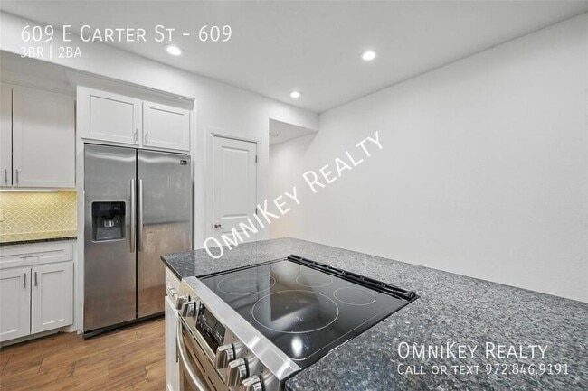 Building Photo - 609 E Carter St