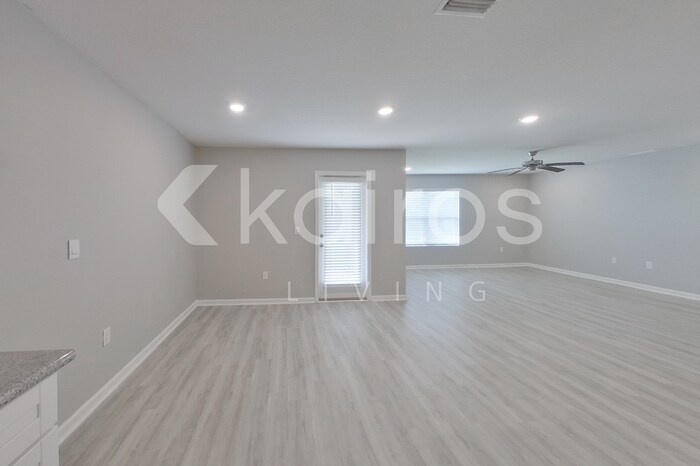 Building Photo - 316 Monarch Ln