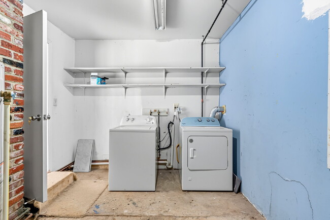 Building Photo - Affordable, Spacious AND Convenient Walk t...