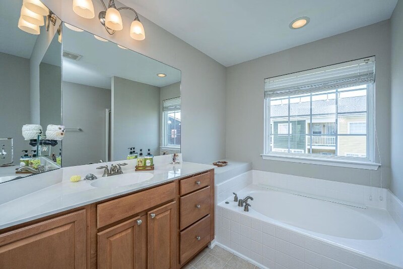 Building Photo - 9042 Parlor Dr
