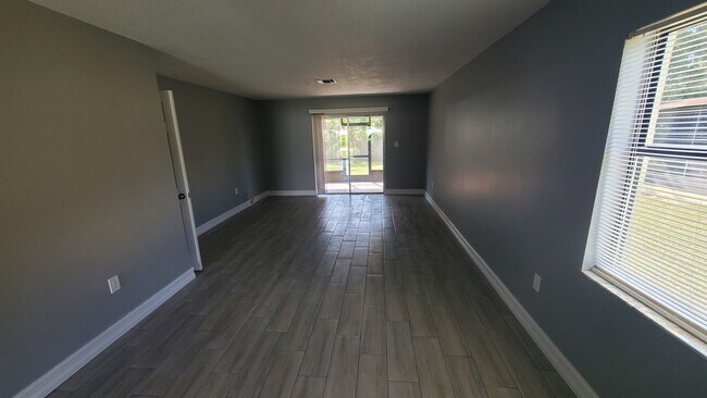 Building Photo - 1711 Lakewood Ave