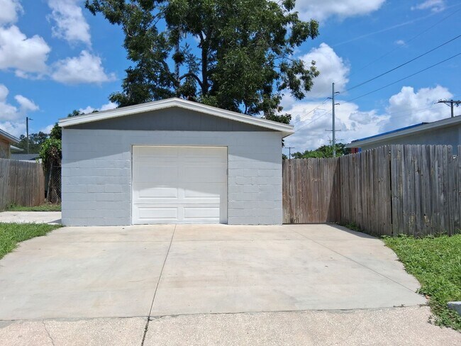 Building Photo - 2802 N 34th St