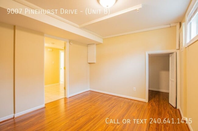 Building Photo - 9007 Pinehurst Dr