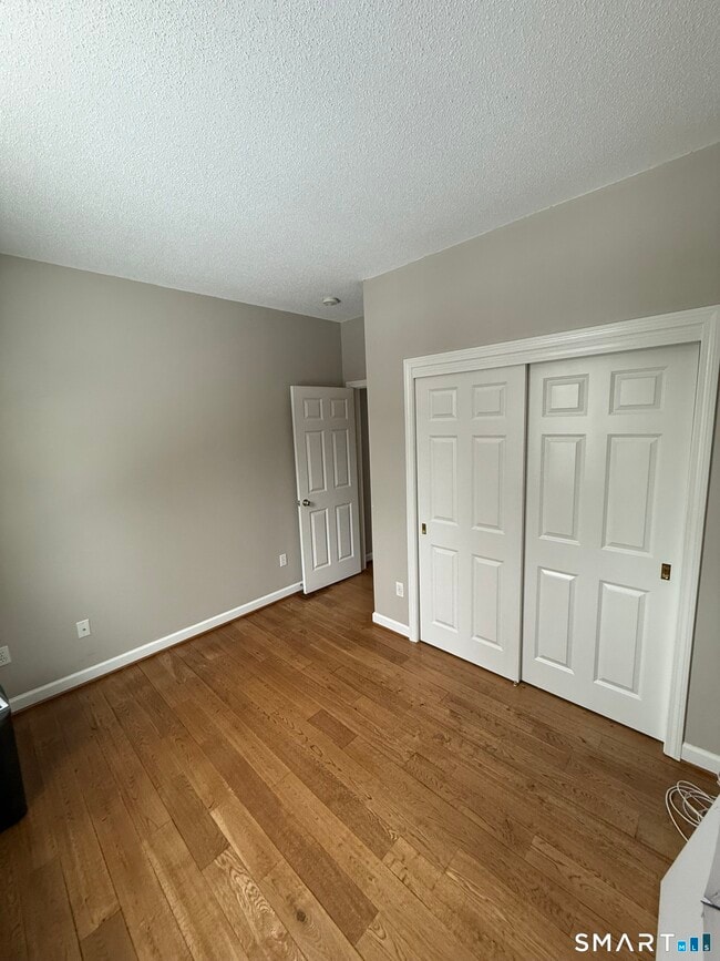 Building Photo - 104 Valley View Rd