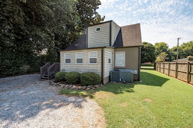 Building Photo - 432 27th St