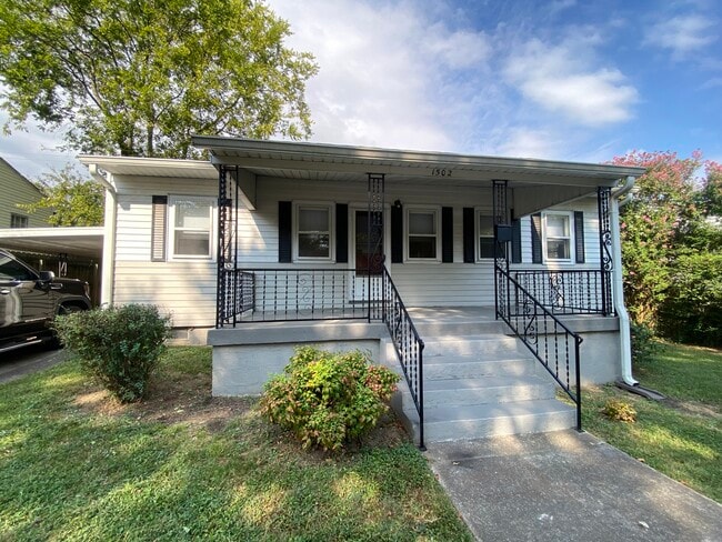 Building Photo - 1502 Debow St