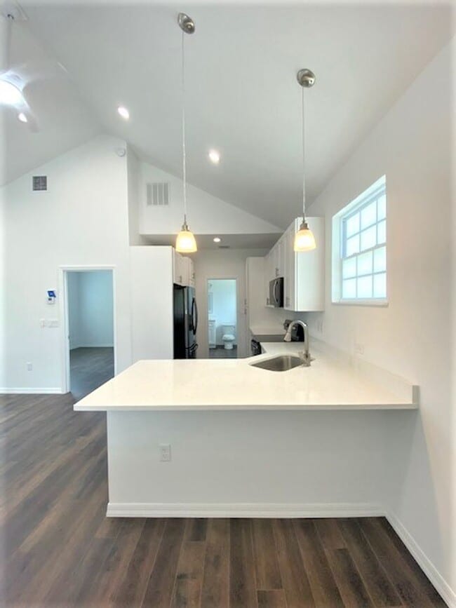 Building Photo - 1 Bedroom 1 Bath Garage apartment with attached 1 car garage
