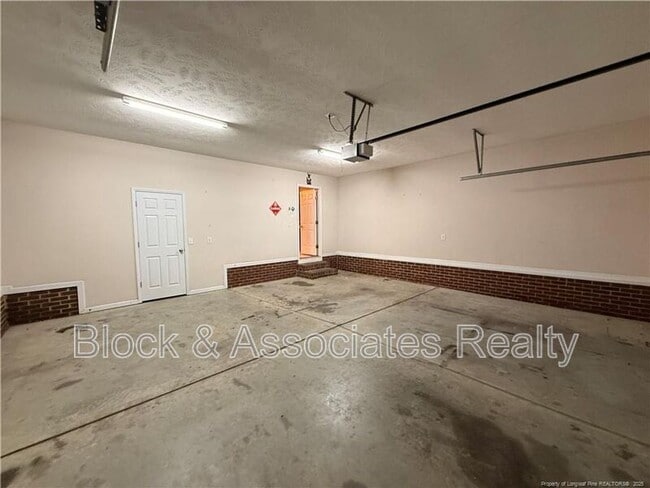 Building Photo - 68 Sunridge Dr