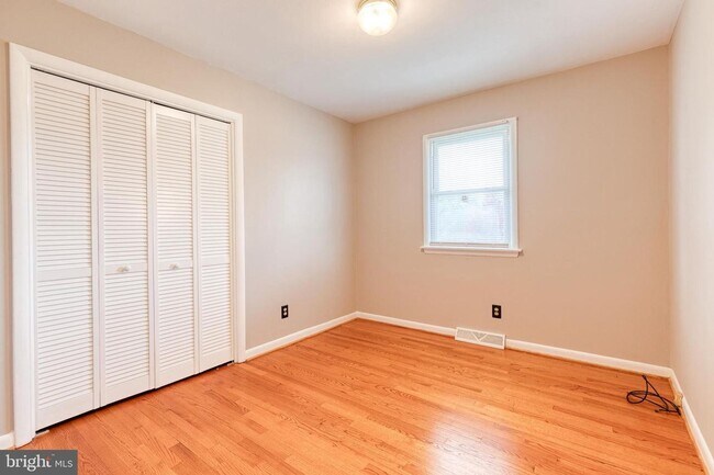 Building Photo - Beautiful 3bd 3bth single family ranch sty...