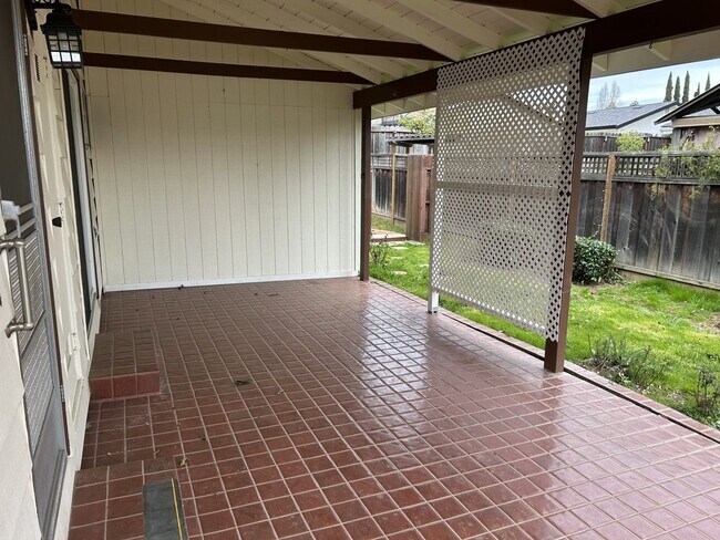 Building Photo - 2040 Barbour Dr