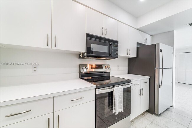 Building Photo - 800 Claughton Island Dr