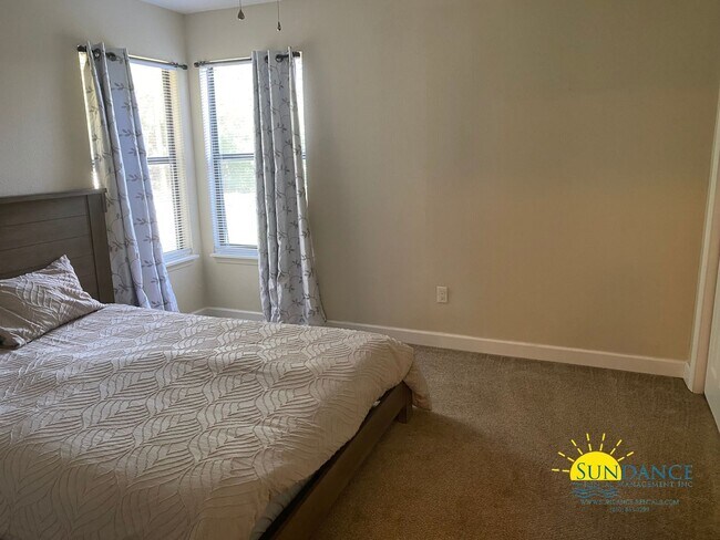 Building Photo - Spacious 3-Bedroom Home in Mary Esther Nea...