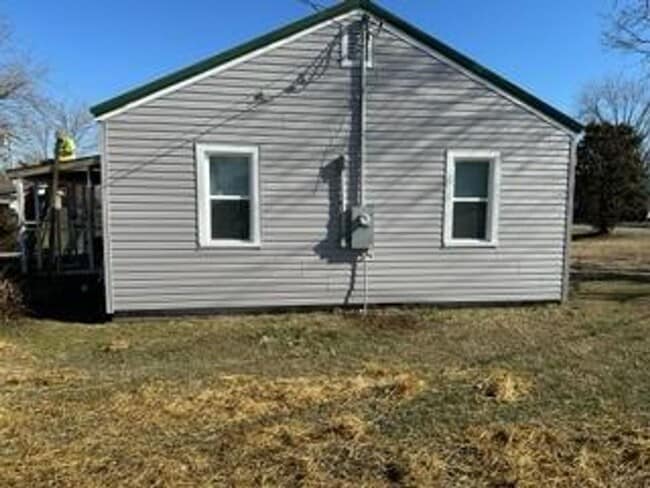 Building Photo - Beautifully remodeled 2 bedroom home