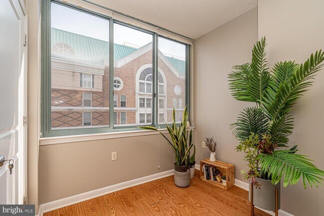 Building Photo - 851 N Glebe Rd