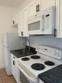 Building Photo - 217 SW 21st Ave