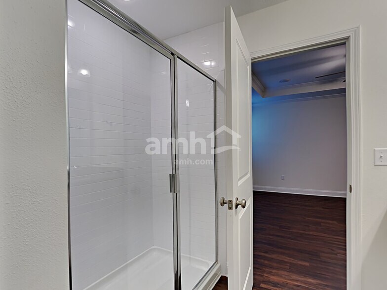 Building Photo - 203 Banyan Frst Dr