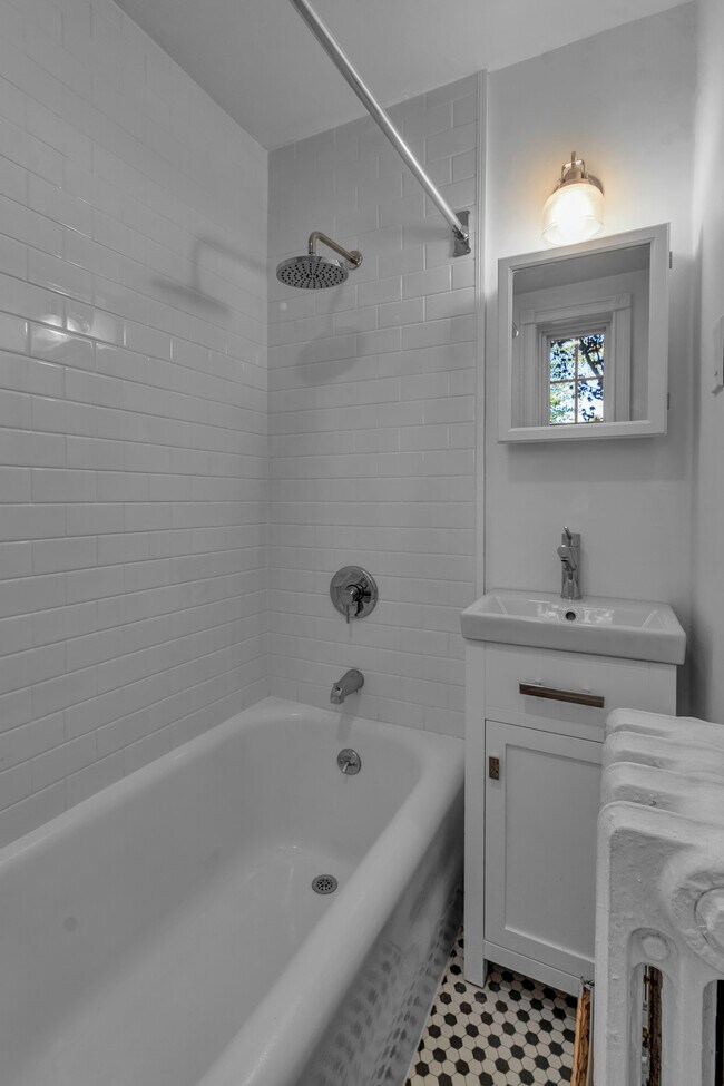 Building Photo - 23 Allen St