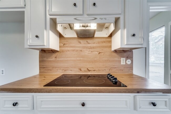 Building Photo - 15114 Forest Lodge Dr