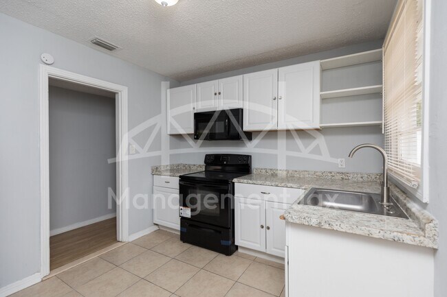 Building Photo - 1478 W 11th St