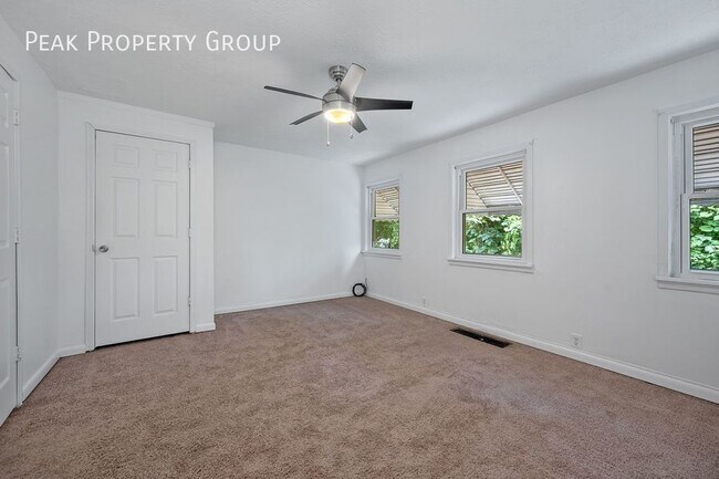 Building Photo - 2533 Ravine St