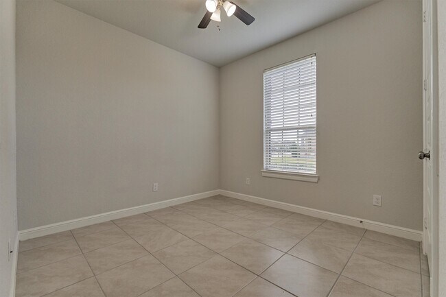 Building Photo - 15846 Weston Ridge Dr