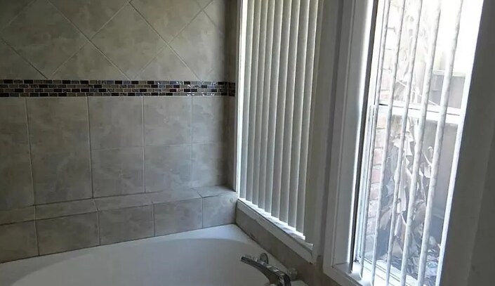 Building Photo - 3043 The Highlands Dr