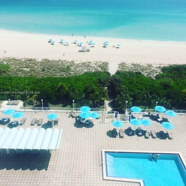 Primary Photo - 5701 Collins Ave