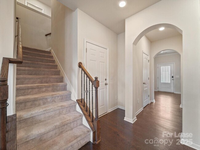 Building Photo - 1067 Winnett Dr