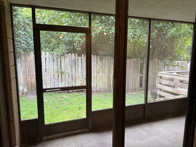 Building Photo - 4304 SW 70th Terrace