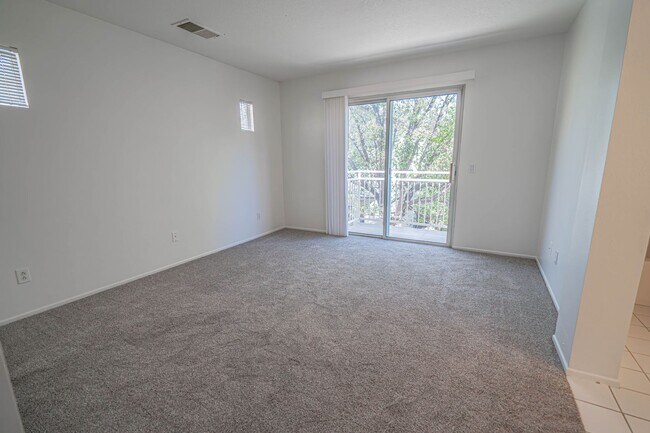 Building Photo - Charming 3-Bedroom Home with Large Loft or Alternate 4th Bedroom!