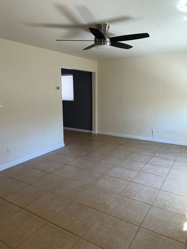 Building Photo - 4831 E Hampton St