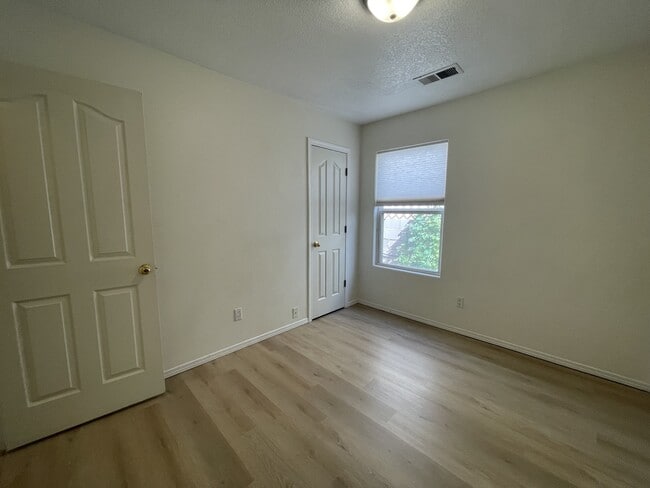 Building Photo - 5323 Red Mesa Ave SW