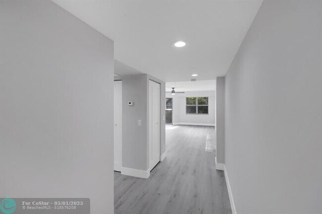 Building Photo - 12600 SW 5th Ct