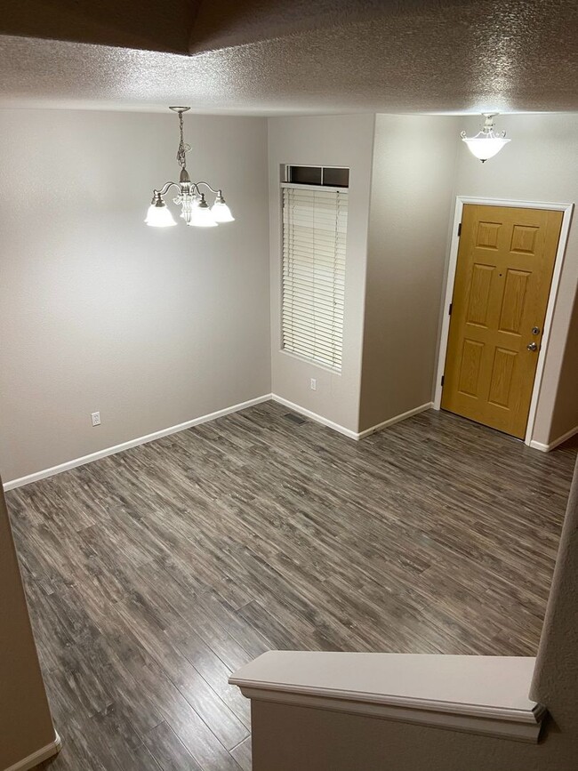 Building Photo - Newly Updated 3Bed/3Bath Townhome Near Ft Carson!