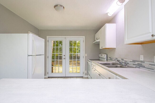 Building Photo - Charming 3-Bedroom Home with Large Fenced Backyard in Little Rock!
